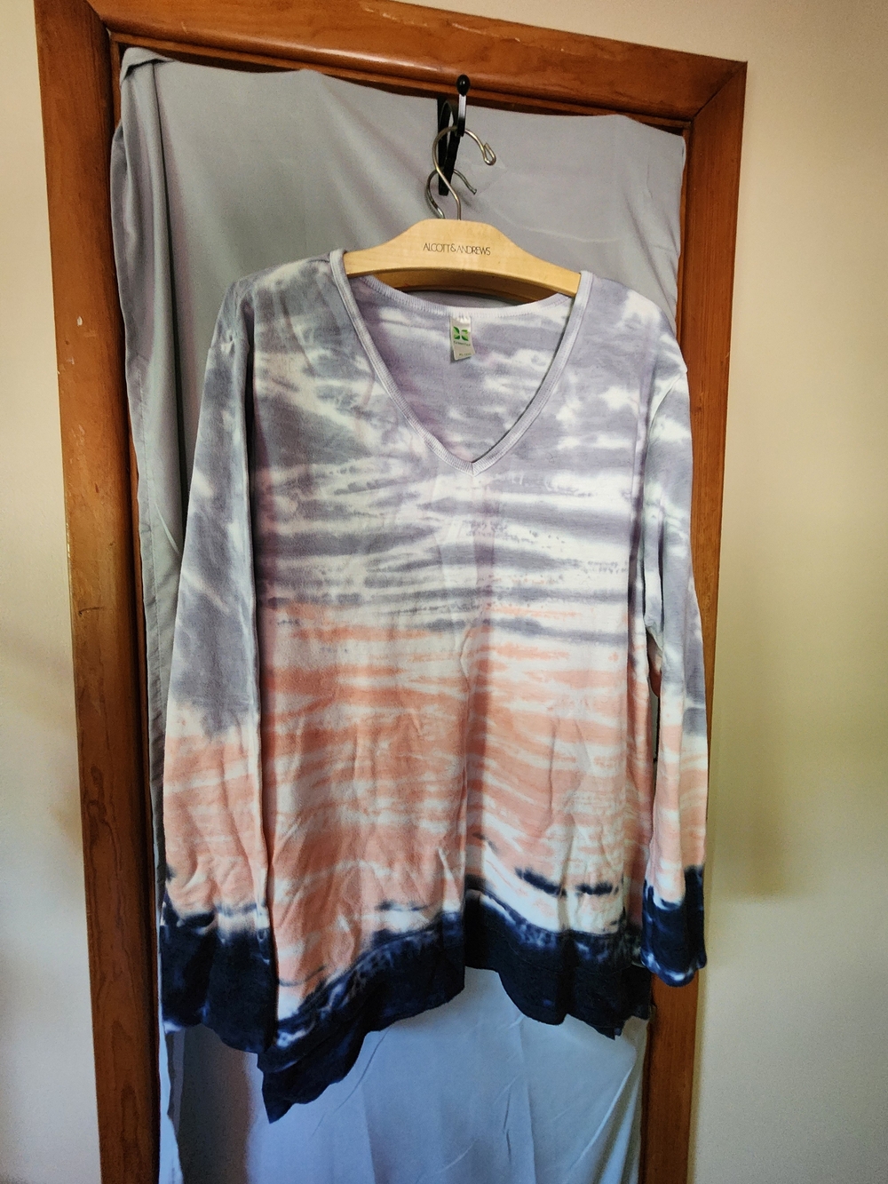 GreenTea Tie-Dye V-Neck Long Sleeve Top in Lavender, Peach & Navy